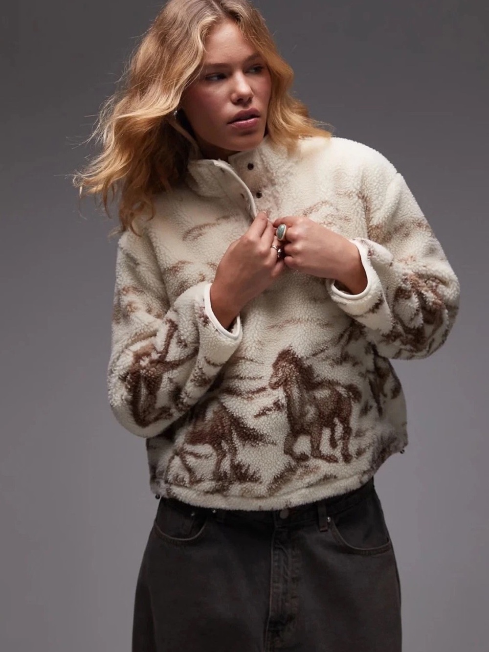 NEW ! LEVI'S Kasey Wild Horses Sherpa Pullover White Ivory Size S